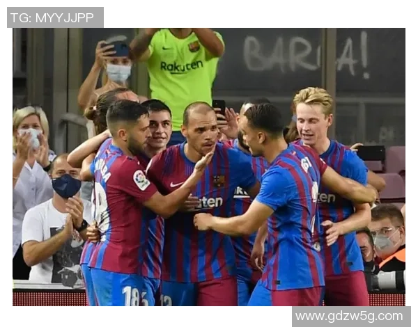 英超激战巴黎圣日耳曼与巴萨战成平局乌龙球瞬间引发全场狂欢