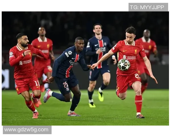 中超热战巴黎圣日耳曼与利物浦激战成平局乌龙球引发全场狂欢 中超热战巴黎圣日耳曼与利物浦激战成平局乌龙球引发全场狂欢