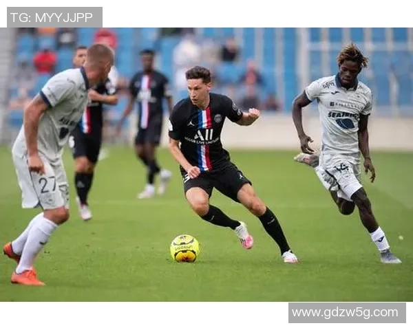 友谊赛巴黎圣日耳曼与本菲卡战平转会传闻引发全场热议 友谊赛巴黎圣日耳曼与本菲卡战平转会传闻引发全场热议